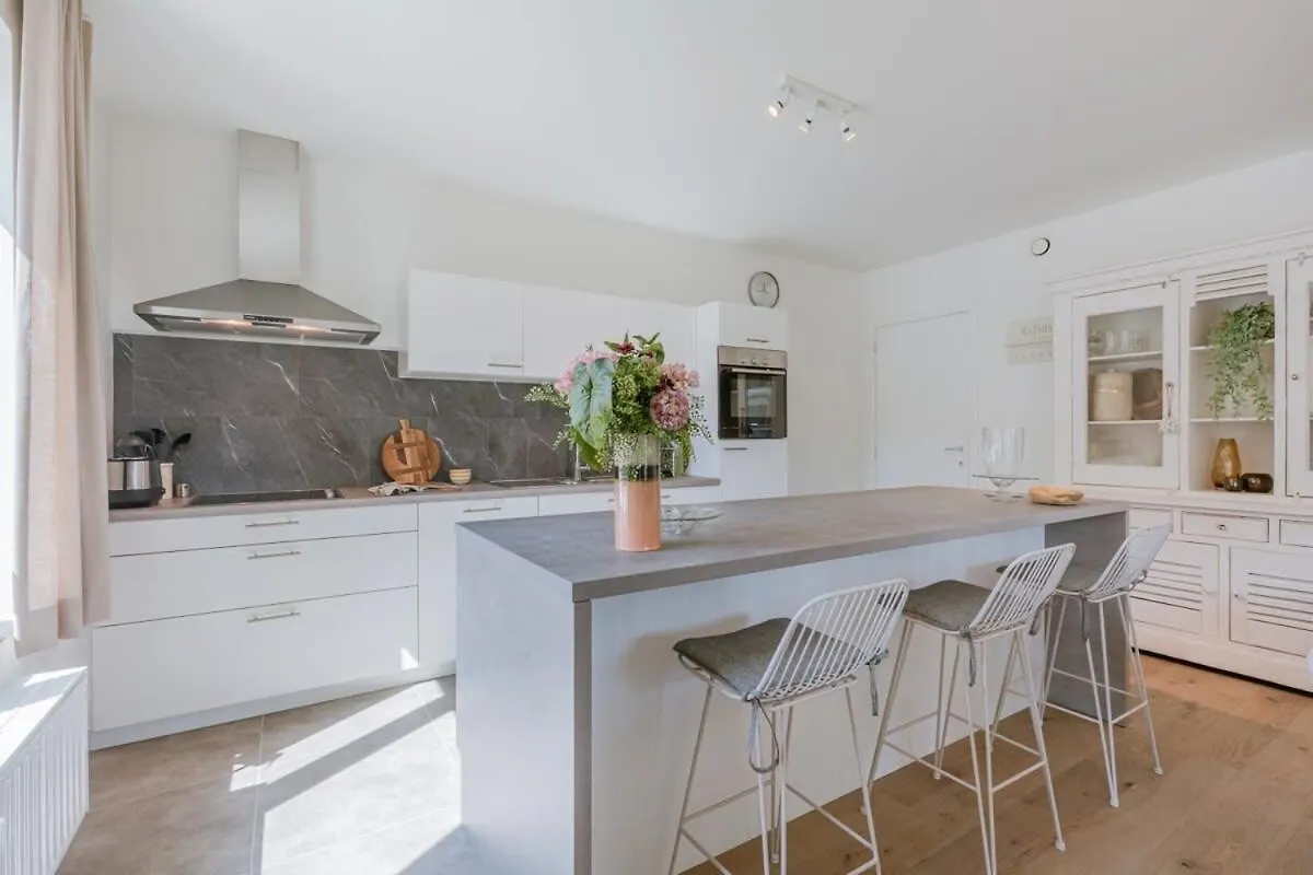 Huswell - A Luminous Apartment Near The Marina Ostende