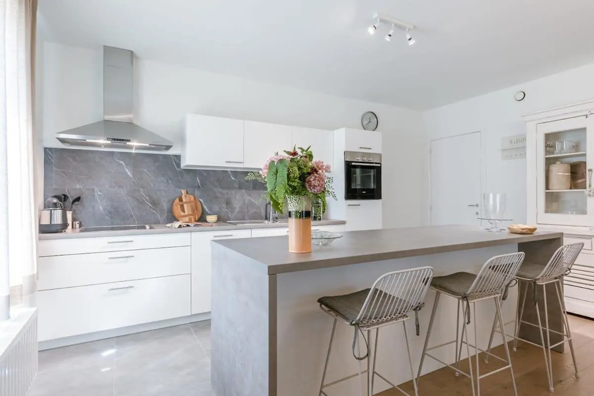 Huswell - A Luminous Apartment Near The Marina Ostende