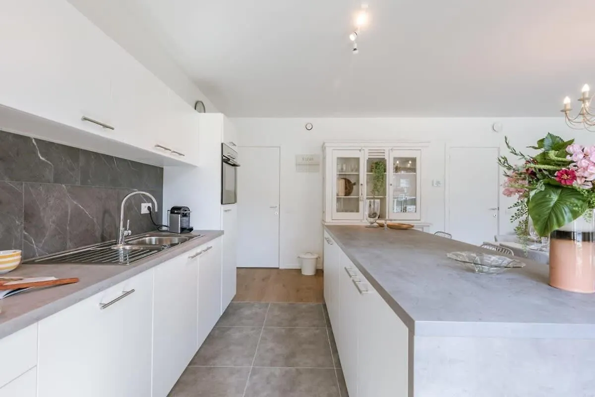 Huswell - A Luminous Apartment Near The Marina Ostende